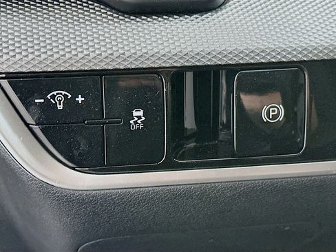 Used 2025 Kia Sportage LX image 17