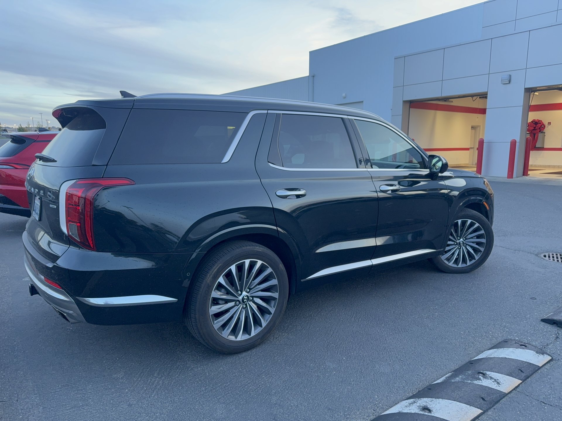 Used 2024 Hyundai Palisade Calligraphy AWD/4WD image 9