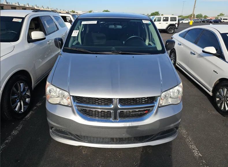 Used 2018 Dodge Grand Caravan SE w/ Rear Park Assist Package FWD image 3