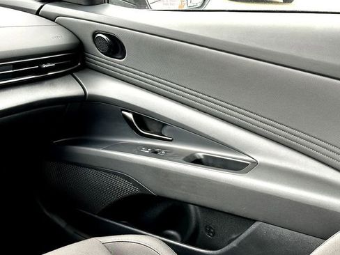 Used 2025 Hyundai Elantra Sport FWD image 27
