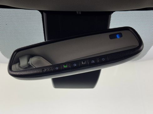 Used 2019 Toyota Sienna SE image 24