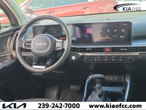 Used 2025 Kia Sorento LX FWD image 18
