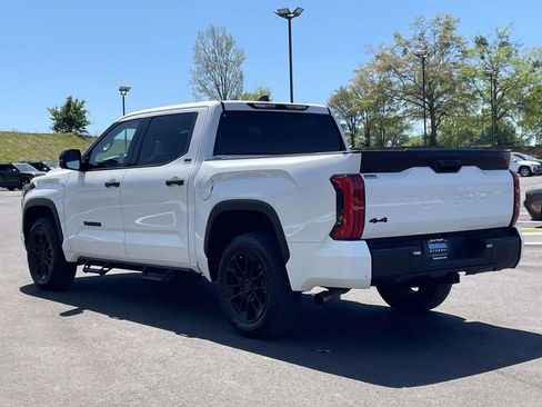 Used 2022 Toyota Tundra SR5 w/ SR5 Convenience Package AWD/4WD image 5