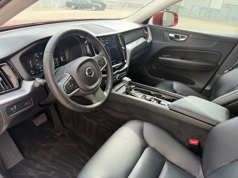 Used 2018 Volvo XC60 T5 Momentum w/ Convenience Package AWD/4WD image 11