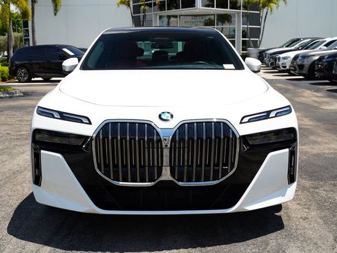 Used 2025 BMW 740i xDrive AWD/4WD image 2