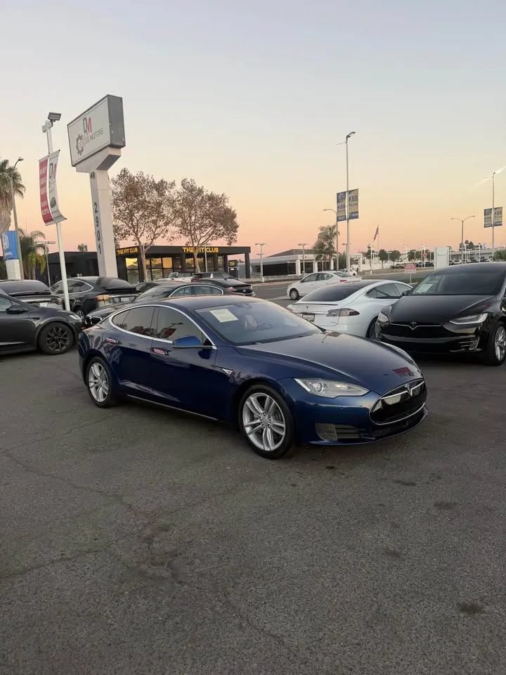 Used 2015 Tesla Model S 90D AWD/4WD image 2