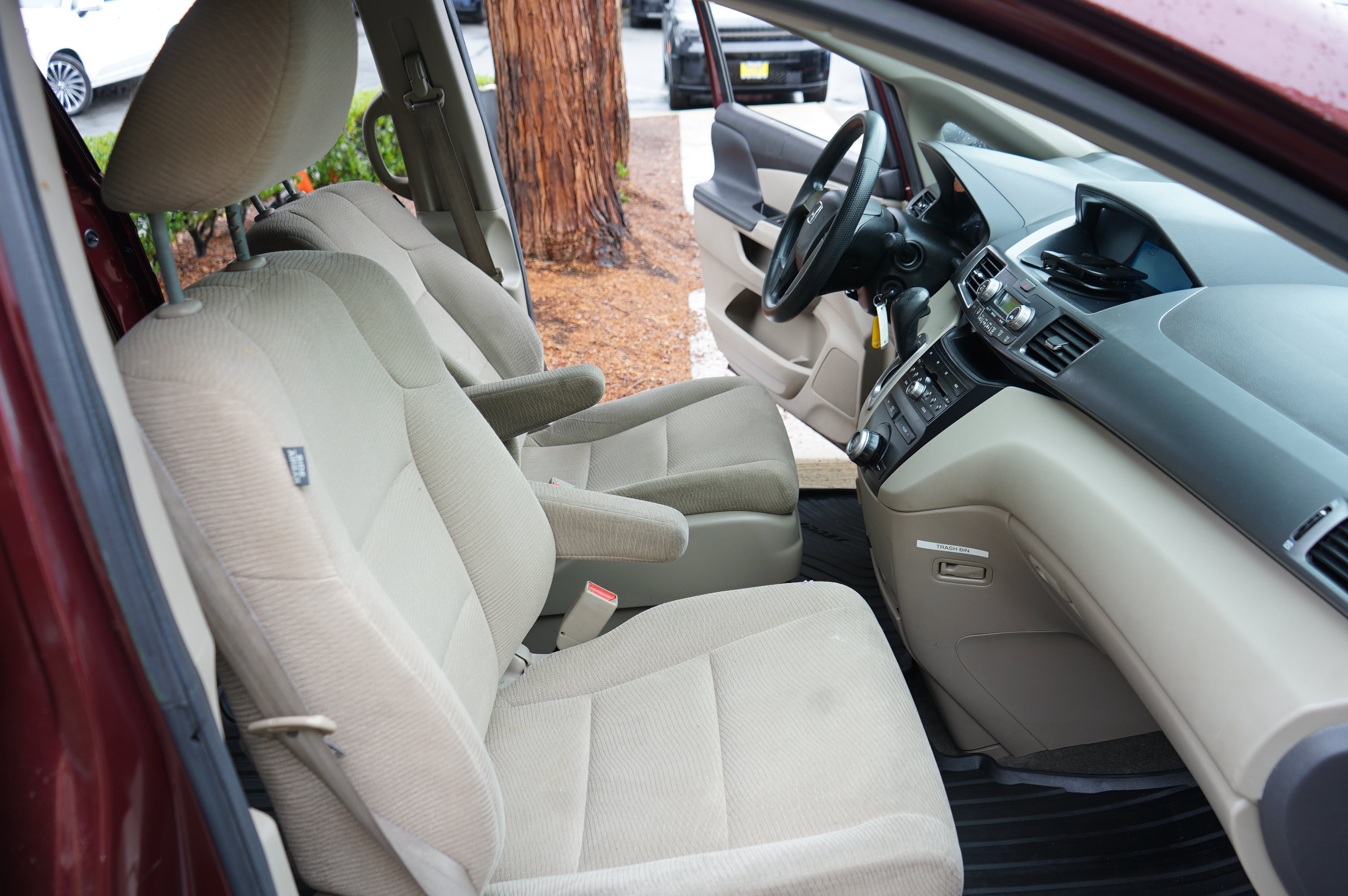 Used 2012 Honda Odyssey LX image 23