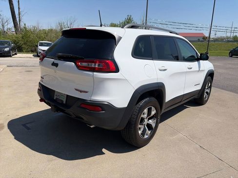 Used 2017 Jeep Cherokee Trailhawk image 7