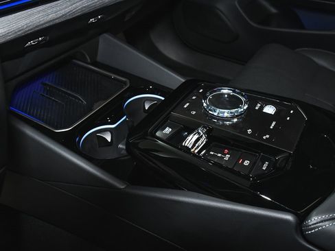 Used 2025 BMW i5 M60 w/ Executive Package image 54