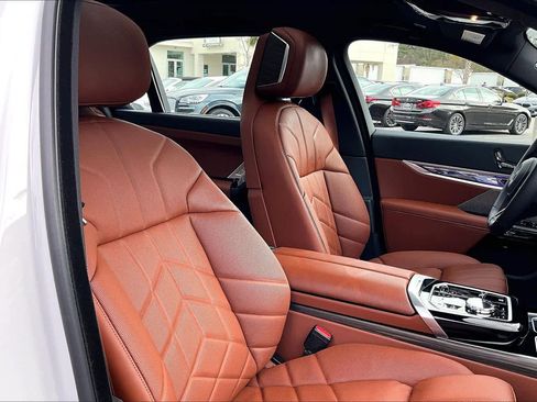 Used 2026 BMW 740i w/ Executive Package RWD image 10