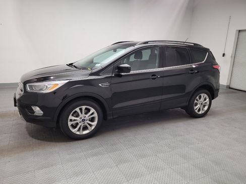 Used 2017 Ford Escape SE w/ Equipment Group 201A FWD image 2