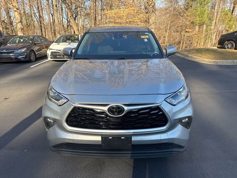 Used 2021 Toyota Highlander LE image 12