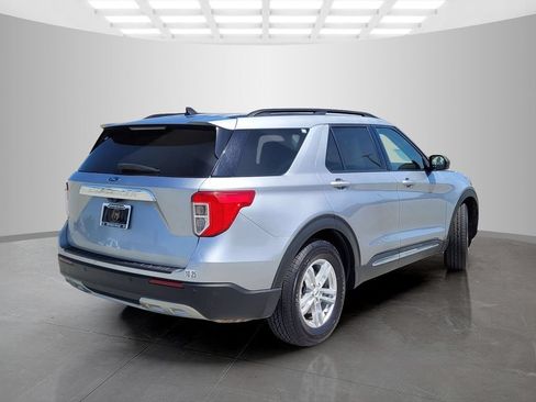 Used 2023 Ford Explorer XLT w/ Equipment Group 202A RWD image 4