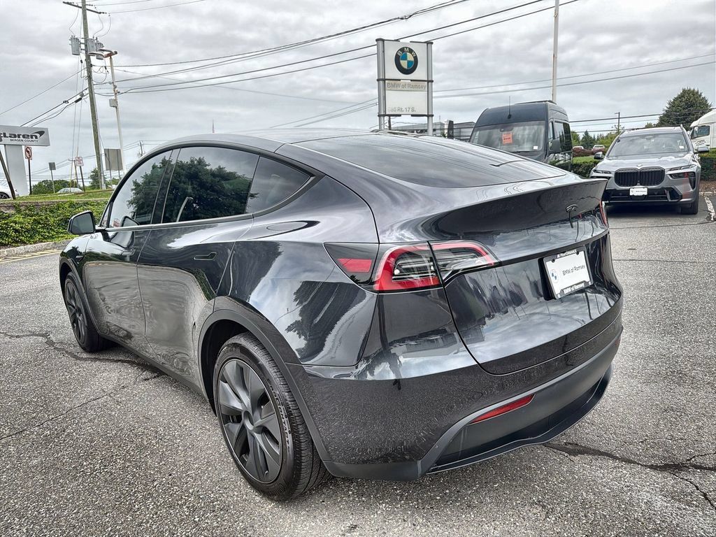Used 2024 Tesla Model Y Long Range RWD image 12