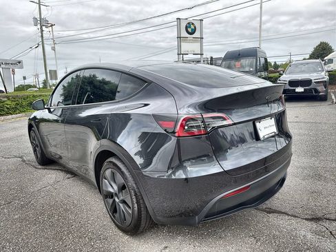 Used 2024 Tesla Model Y Long Range RWD image 12