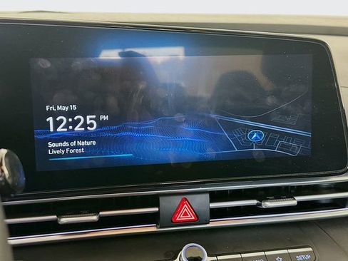 Used 2025 Hyundai Elantra SEL FWD image 16