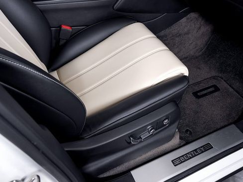 Used 2019 Bentley Bentayga image 55