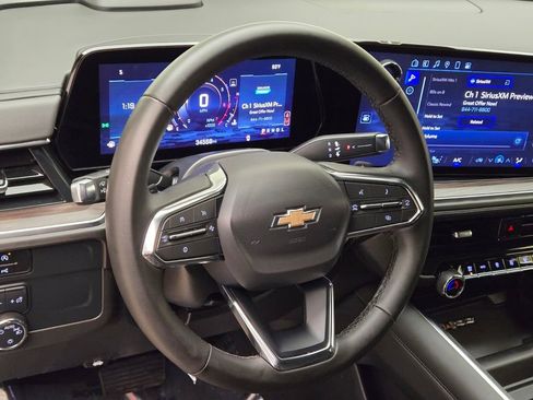 Used 2025 Chevrolet Suburban LT image 34