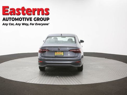 Used 2024 Volkswagen Jetta SE FWD image 34