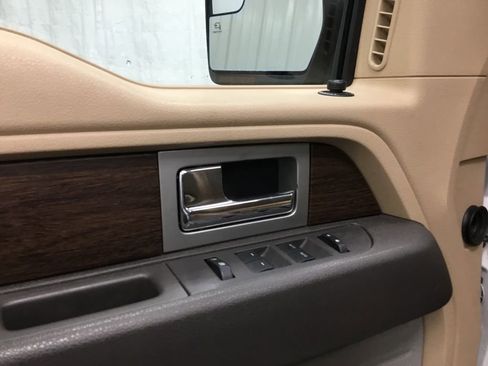 Used 2014 Ford F150 Lariat w/ Equipment Group 502A Luxury image 8