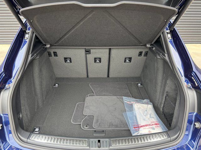 Certified 2026 Porsche Macan AWD/4WD image 26