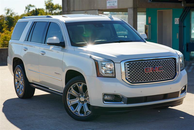 Used 2015 GMC Yukon Denali w/ Premium Package AWD/4WD image 8