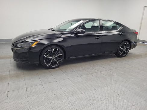 Used 2024 Nissan Altima 2.5 SR FWD image 2