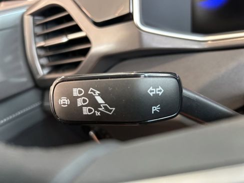 Used 2025 Volkswagen Taos SE image 21