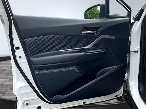 Used 2020 Toyota C-HR LE FWD image 18