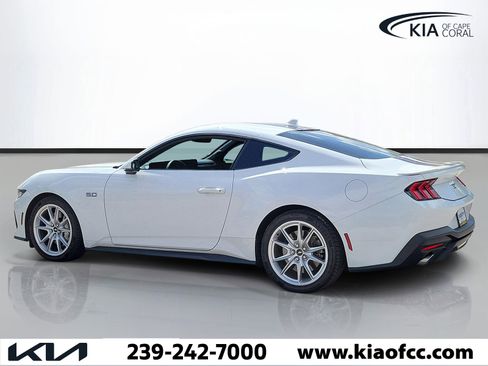 Used 2024 Ford Mustang GT Premium RWD image 4