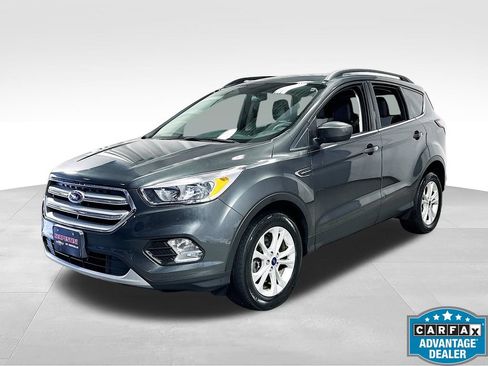 Used 2018 Ford Escape SE w/ SE Sync 3 Package AWD/4WD image 2