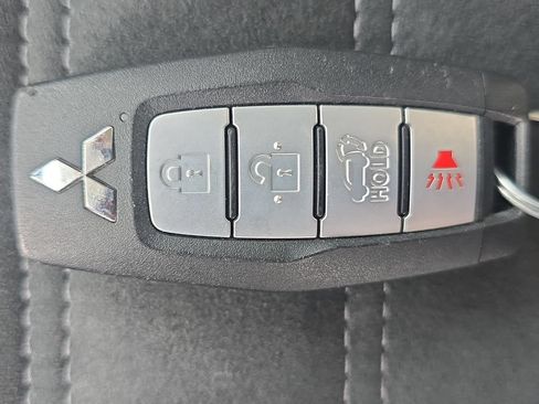 Used 2025 Mitsubishi Outlander SE AWD/4WD image 36