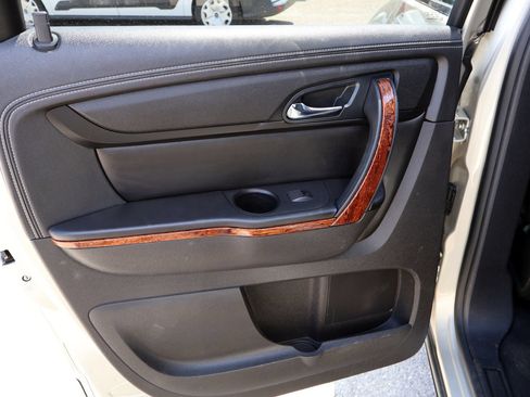 Used 2014 Chevrolet Traverse LTZ FWD image 13