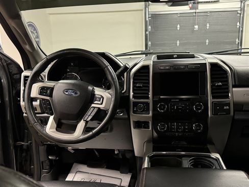 Used 2019 Ford F250 Lariat w/ Lariat Ultimate Package AWD/4WD image 31