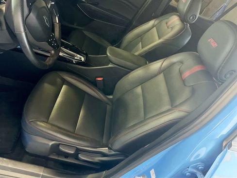 Used 2024 Chevrolet Trax RS w/ Sunroof Package FWD image 18