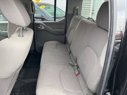 Used 2010 Nissan Frontier SE AWD/4WD image 12