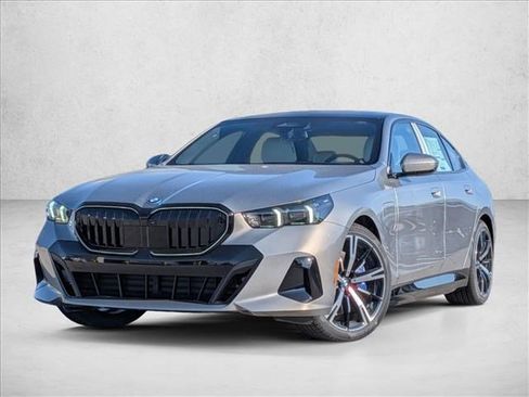 New 2026 BMW 550e xDrive w/ Premium Package image 1