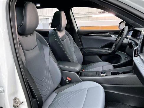 New 2026 Volkswagen Tiguan SE R-Line image 31