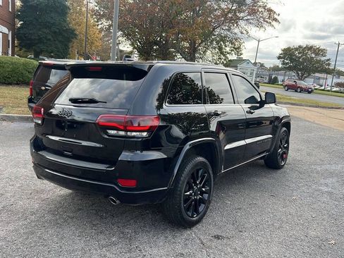 Used 2017 Jeep Grand Cherokee Altitude AWD/4WD image 5