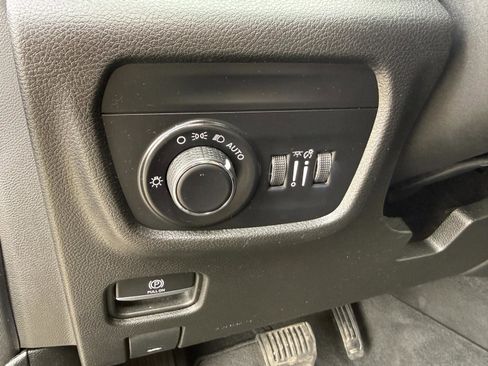 Used 2022 Jeep Grand Cherokee Altitude image 18