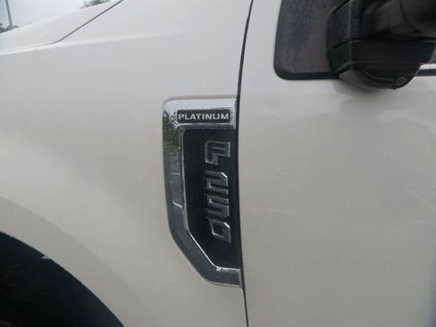 Used 2018 Ford F250 Platinum w/ Platinum Ultimate Package AWD/4WD image 11
