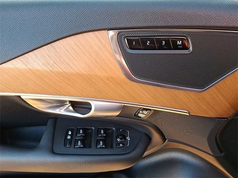 Used 2021 Volvo XC90 T8 Inscription Expression w/ Climate Package image 22