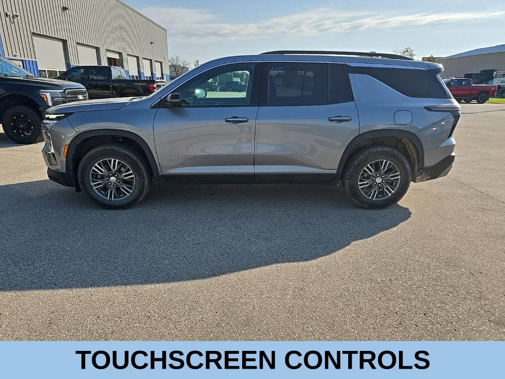 Used 2026 Chevrolet Traverse LT AWD/4WD image 3