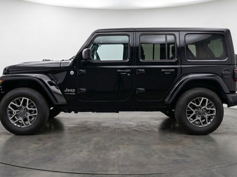 Used 2025 Jeep Wrangler Unlimited Sahara AWD/4WD image 11