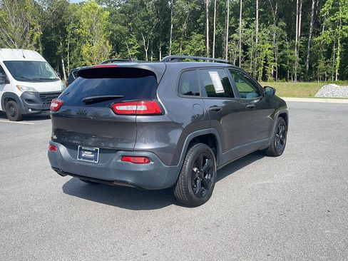 Used 2017 Jeep Cherokee Sport FWD image 7