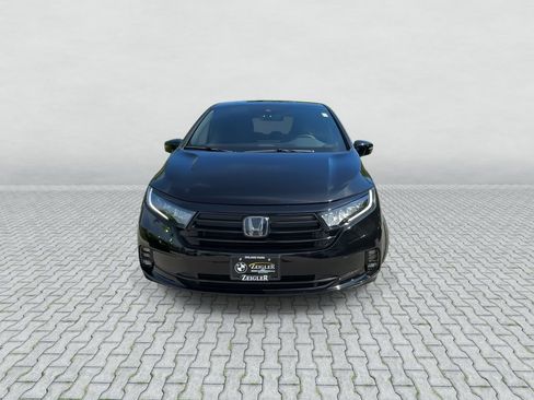 Used 2024 Honda Odyssey Sport image 3