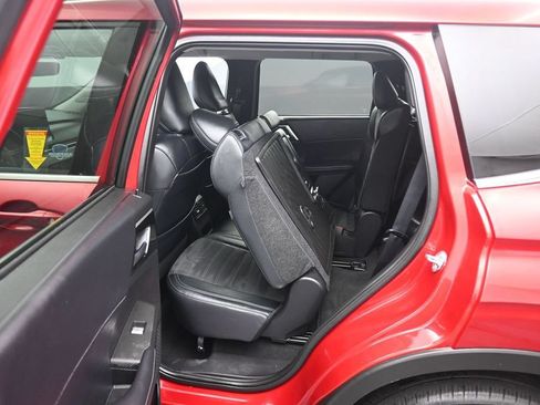 Used 2025 Mitsubishi Outlander AWD image 38