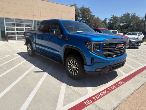 Used 2022 GMC Sierra 1500 AT4 w/ AT4 Preferred Package AWD/4WD image 3