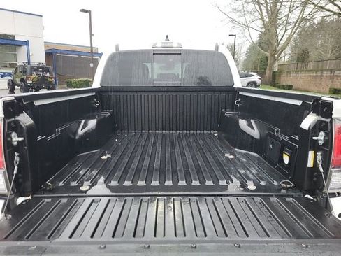 Used 2021 Toyota Tacoma TRD Off-Road w/ Technology Package image 5