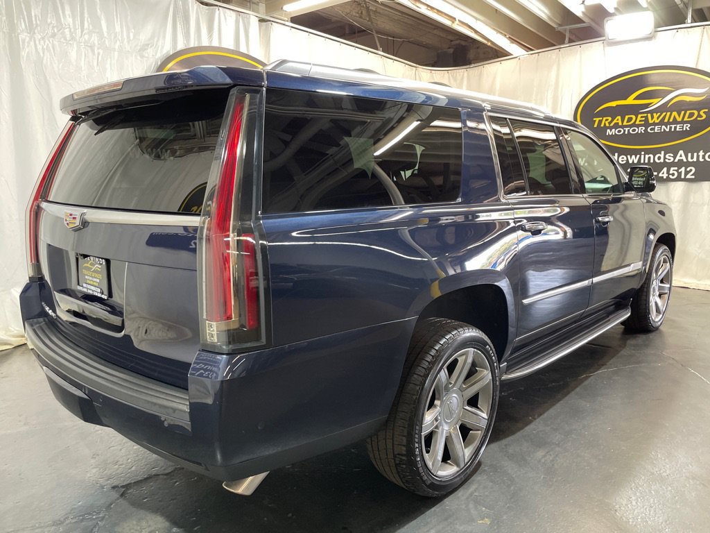 Used 2019 Cadillac Escalade ESV Luxury AWD/4WD image 6